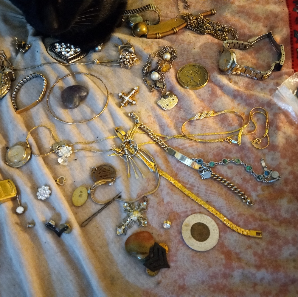 Lot of gold plated and toned jewelry and vintage items